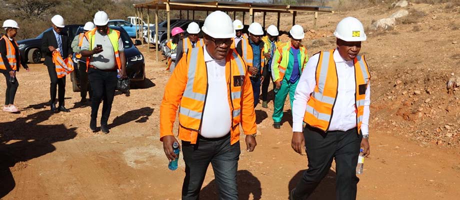 MEC LDPWRI & MEC DSAC during brief meeting on construction site